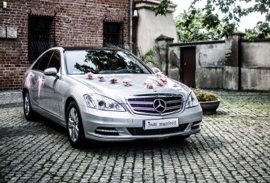 Luksusowa limuzyna Mercedes S do ślubu lub wesela wynajem 11